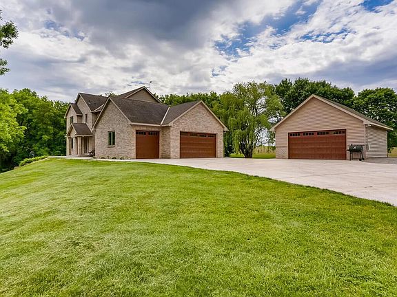 3rd image of 14661 Thicket Ln