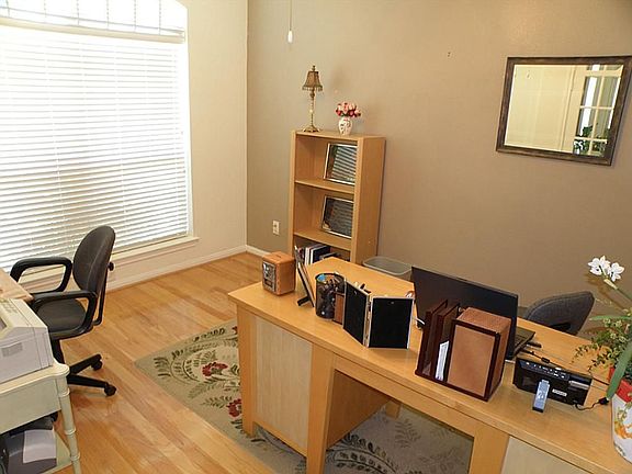 5th image of 1104 Peregrine Dr
