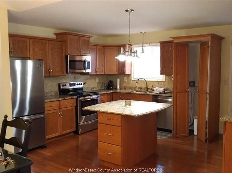 3717 Maguire St — Photo 2