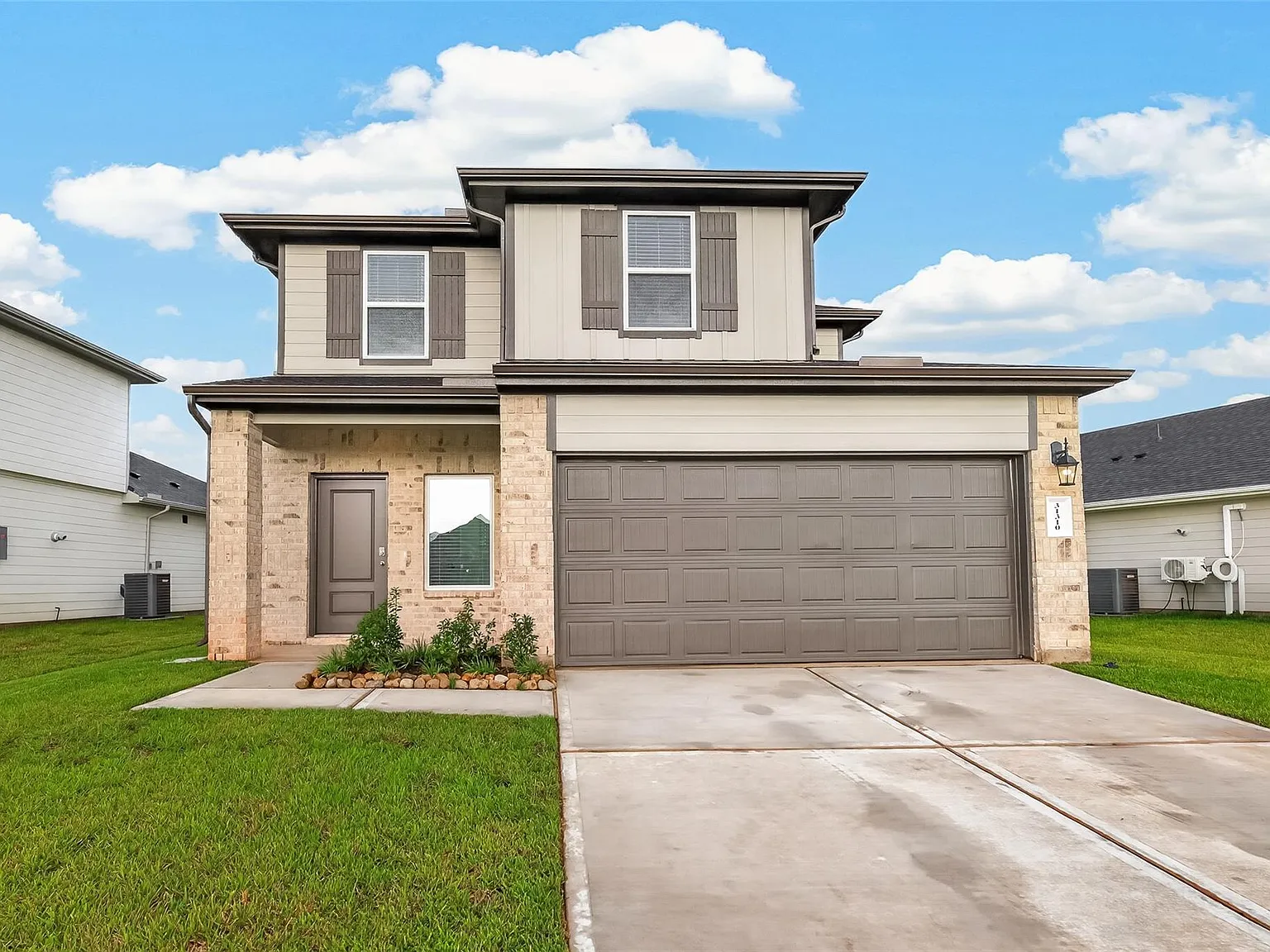4 bed, 2.5 bath, 2042 sqft, $2,390 — Photo 2