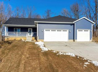 1237 Waverly Rd, Davenport, IA 52804