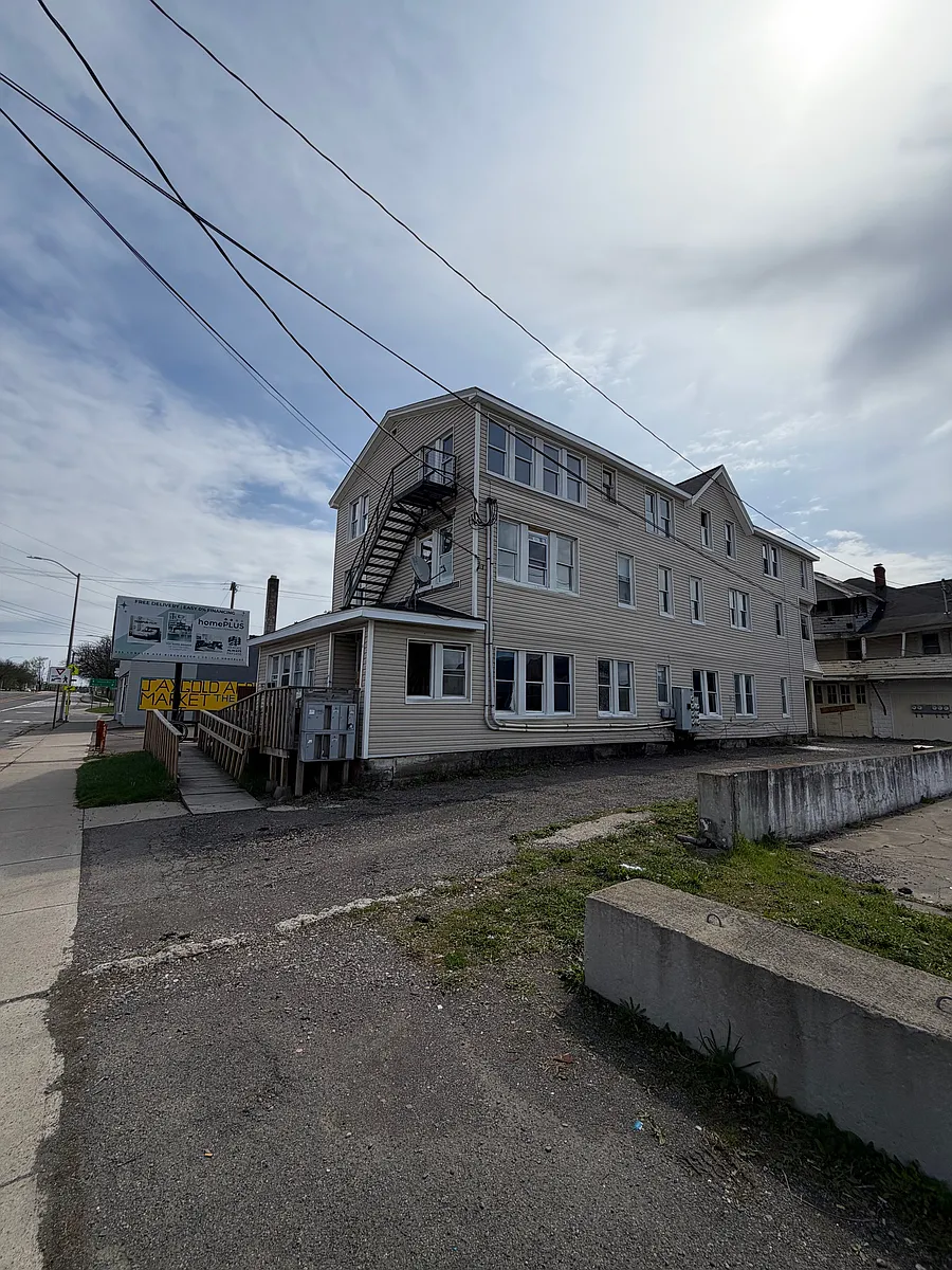 Building Photo - 1408 E Main St
