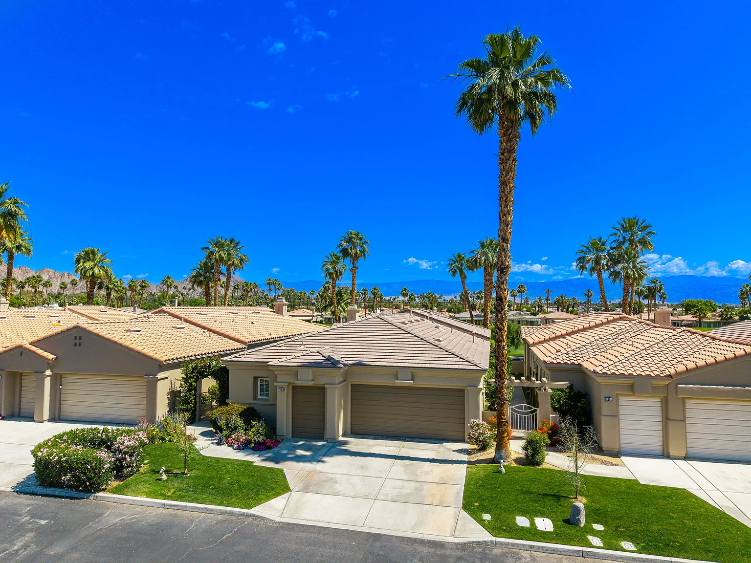 3 bed, 2000 sqft, $4,200 — Photo 3