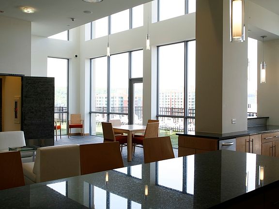 4th image of 66 Main St APT 817
