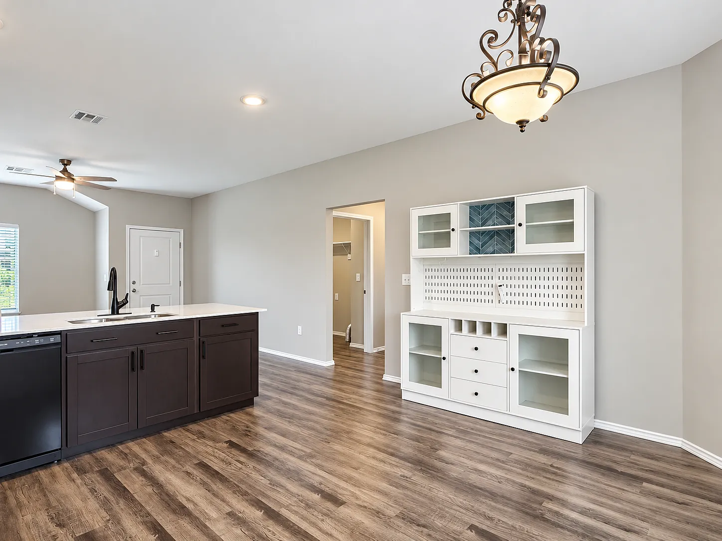 3 bed, 2.0 bath, 1216 sqft, $1,795 — Photo 4