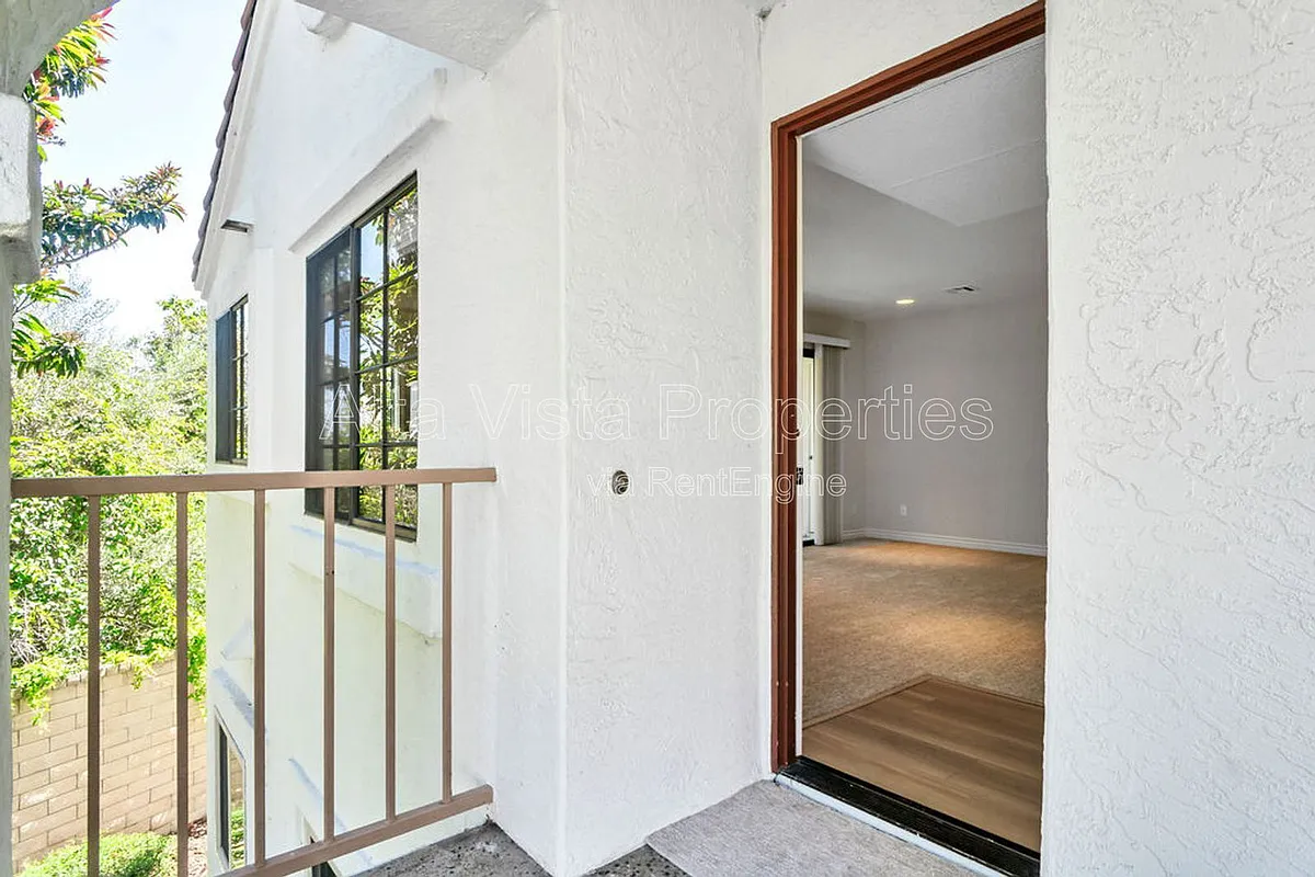 Building Photo - 13335 Caminito Ciera #92