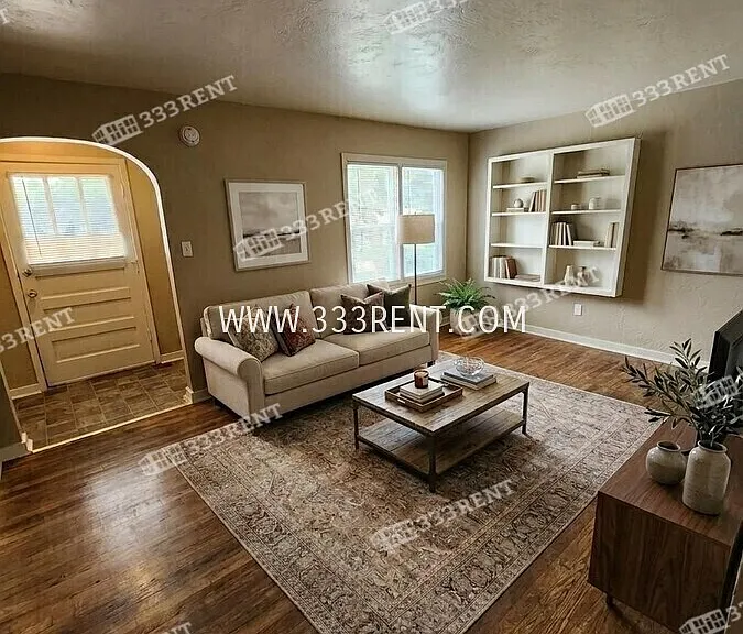 807 E 100th Ter — Photo 3