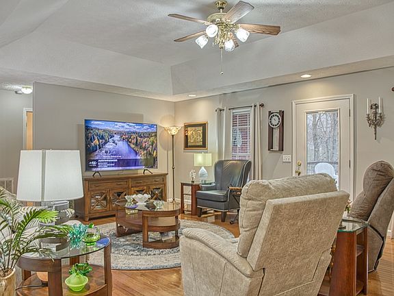 5th image of 317 Taylor Cir