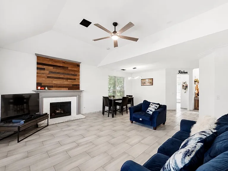 34 Firethorn Pl — Photo 7