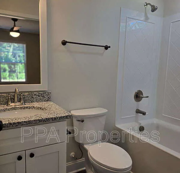 402 Giles St #B — Photo 59