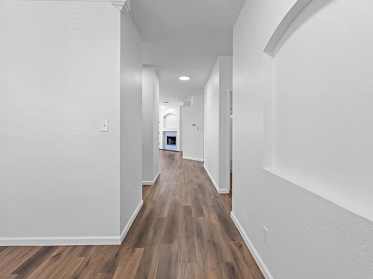 1052 Harriman Dr — Photo 6