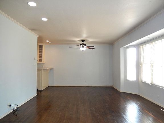4th image of 2444 W Vassar Ave