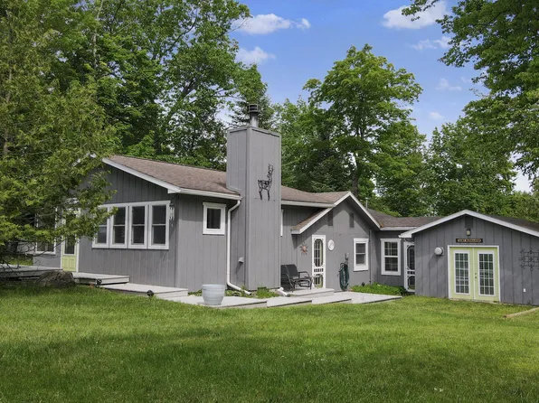 6450 Margaret Ln, Indian River, MI 49749