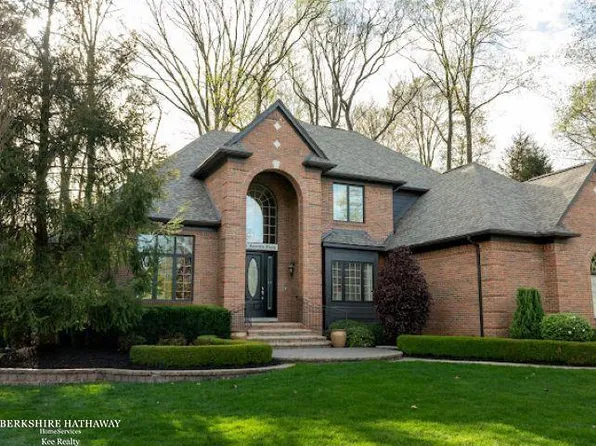 53751 Aurora Park Dr, Utica, MI 48316