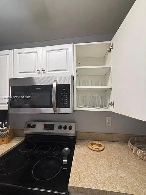 Sea Air Towers Condo — Photo 3