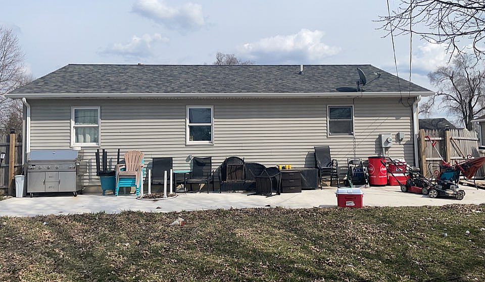 1st image of 213 Sadie St