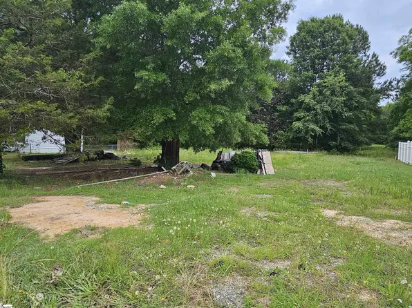 303 Dillon Dr, Clinton, SC 29325
