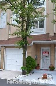 81 Sandywood Ln, Staten Island, NY, 10309