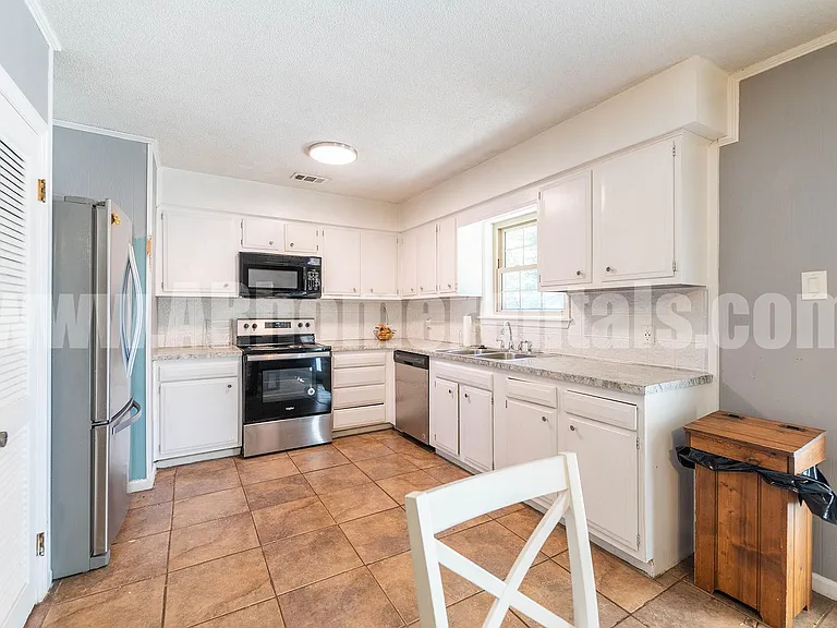 600 S Davis St — Photo 7