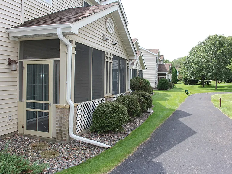 Cedar Pointe Townhomes — Photo 41