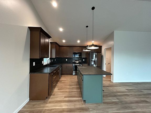 4th image of 1405 E 64th St