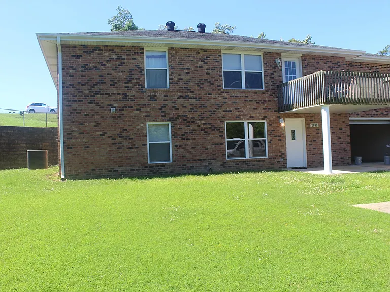2699 Debbie Ln — Photo 2
