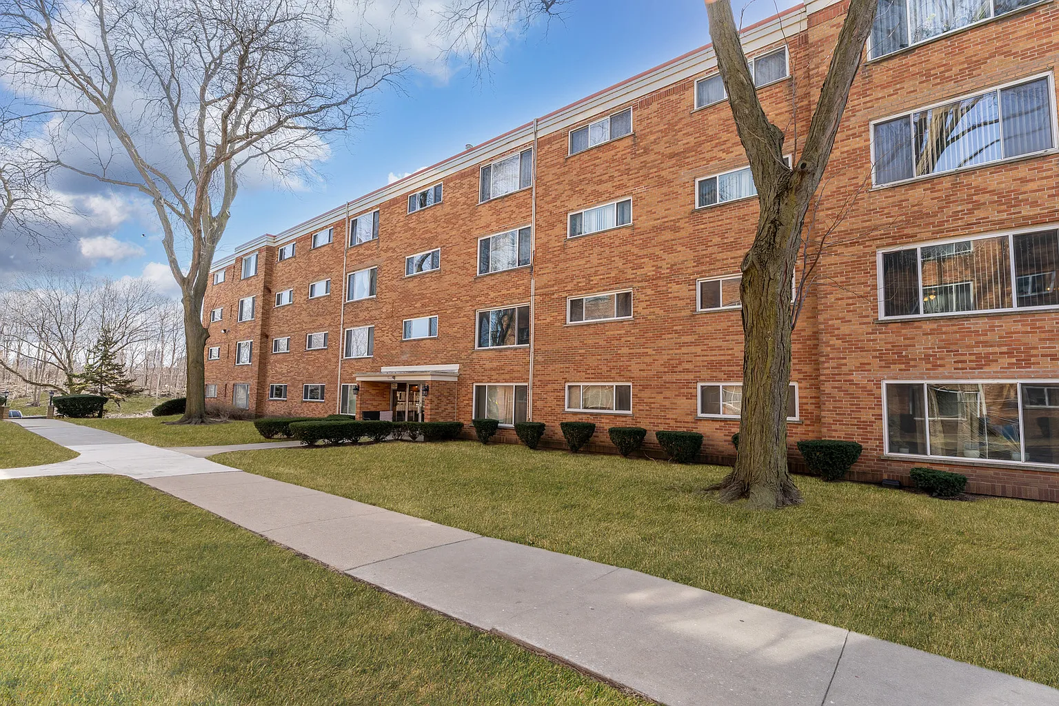 6220 N Ridge Ave APT S105 photo 1