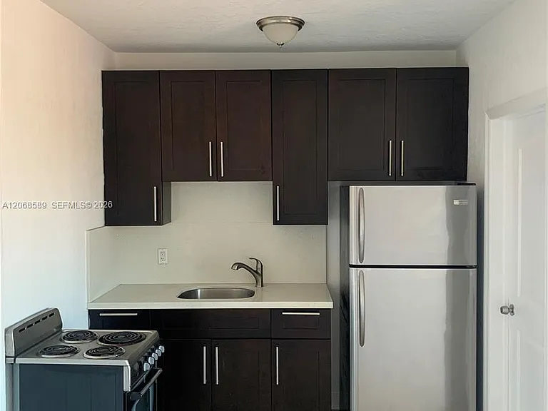 712 SW 56th Ave #8B — Photo 3