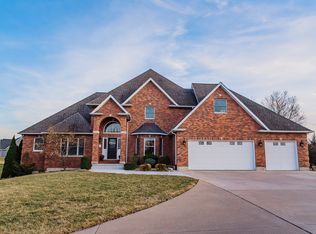 3010 Chapel Valley Dr, Quincy, IL 62305