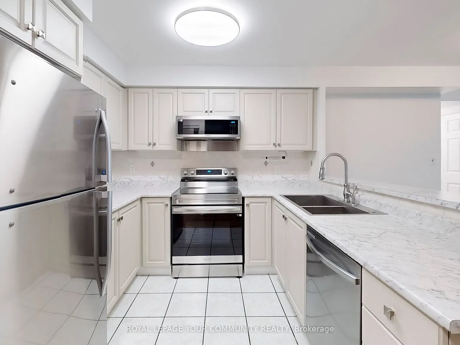 7 Lorraine Dr — Photo 2