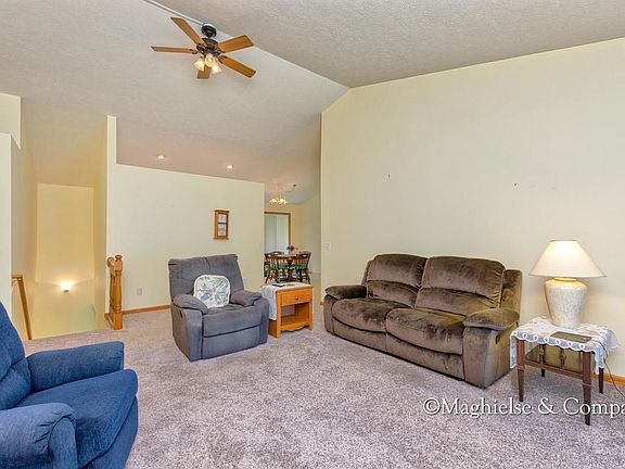 3rd image of 1912 Jack Pine Ct #9