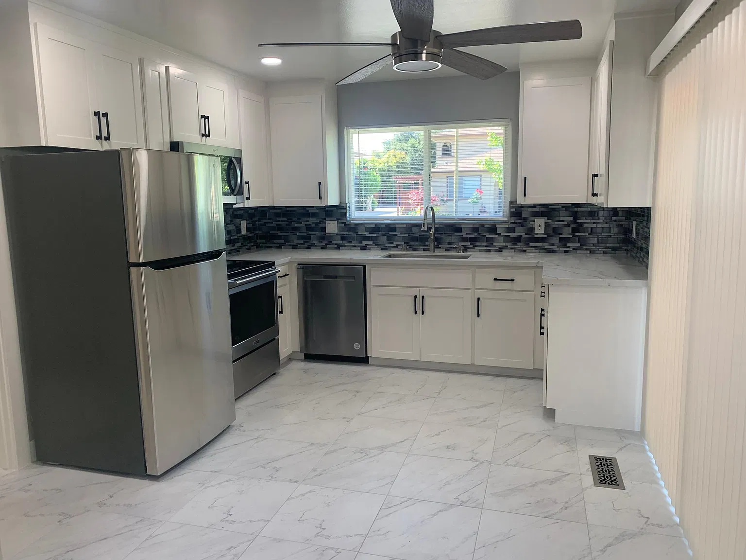 755 W Valley Dr — Photo 1