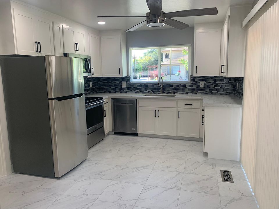 1st image of 755 W Valley Dr