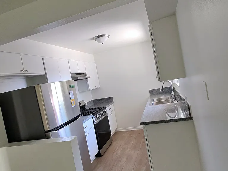 5782 Kingman Ave — Photo 2