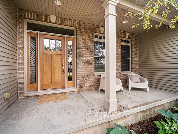 3rd image of 724 Emanuel Ln