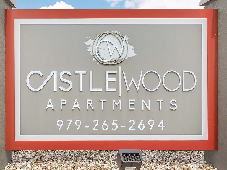 Castlewood Apartments — Photo 2