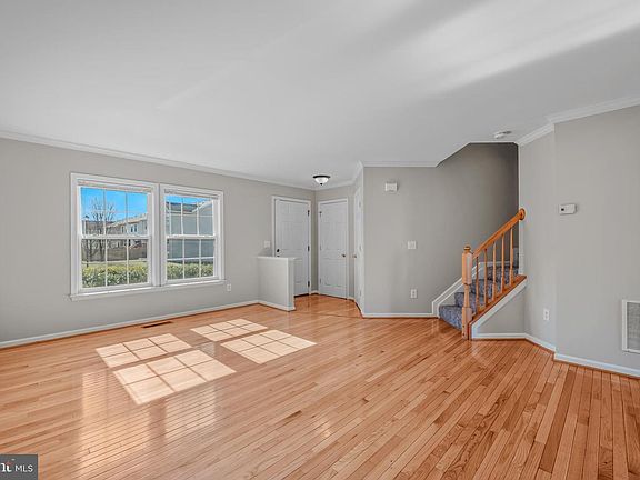 5th image of 828 Marquette Dr