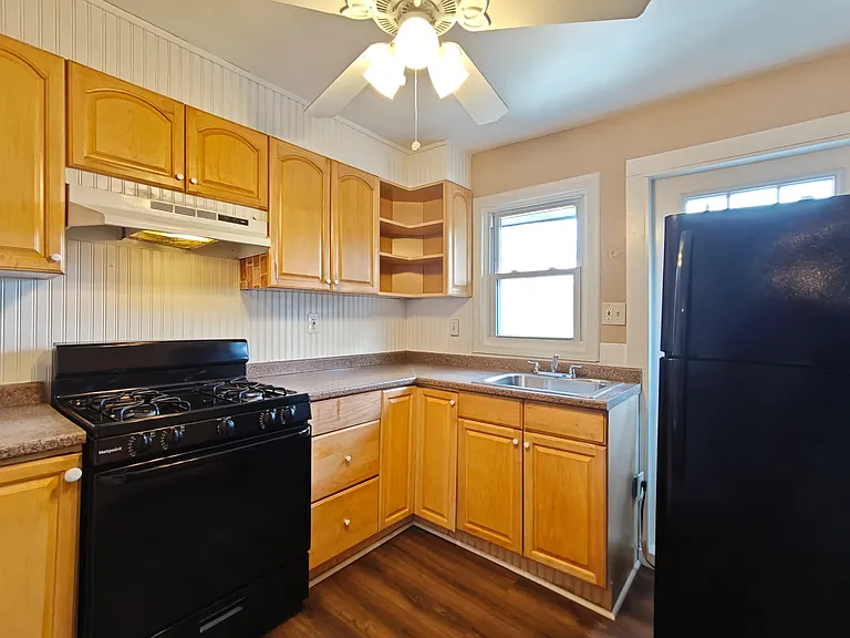 4 Pacific Ave #B — Photo 3
