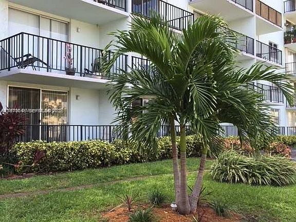 4th image of 12500 NE 15th Ave APT 207