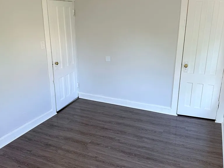 221 Fairview St — Photo 4
