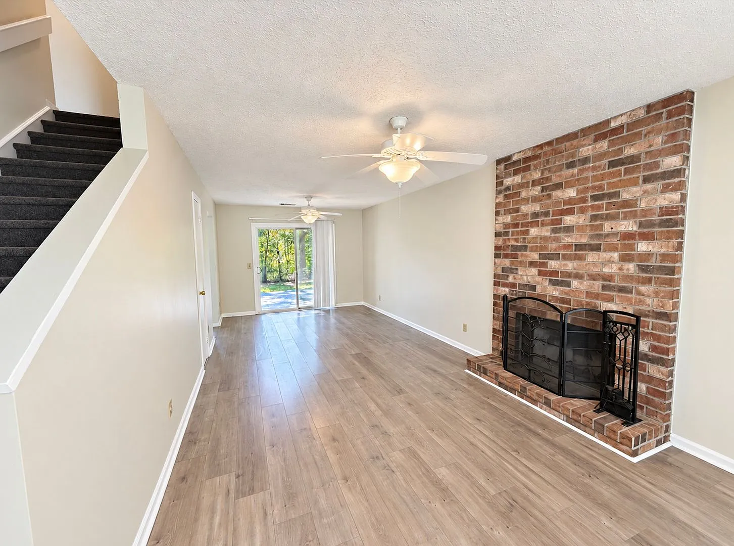 New Richmond Hill Rental — Photo 3