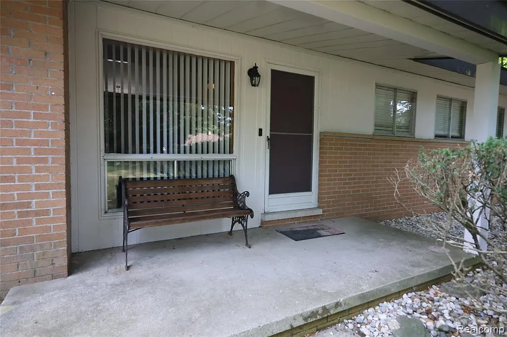 3 bed, 1.5 bath, 1484 sqft, $1,950 — Photo 4