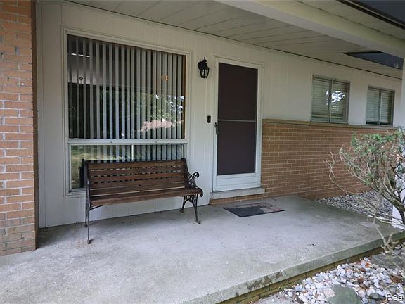 4th image of 23695 Oak Glen Dr