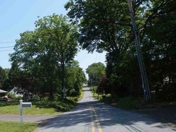 Exterior Neighborhood (street photo)