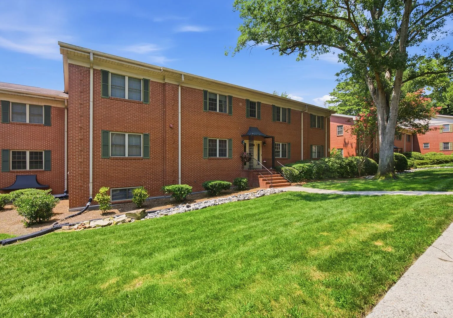 430 Lindbergh Dr NE — Photo 1