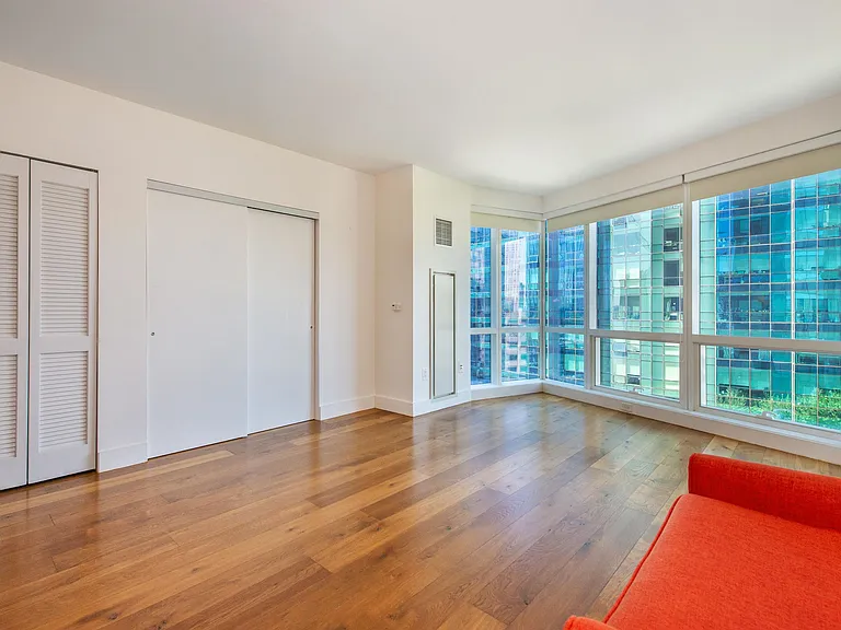 77 Hudson St #1701R — Photo 16