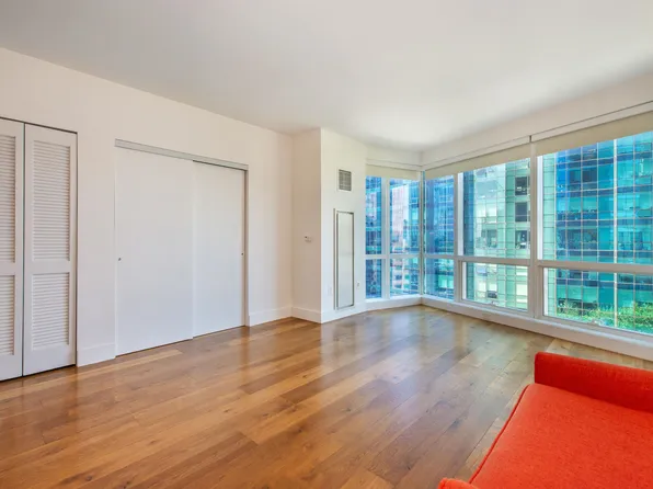 77 Hudson Street image 1 of 24