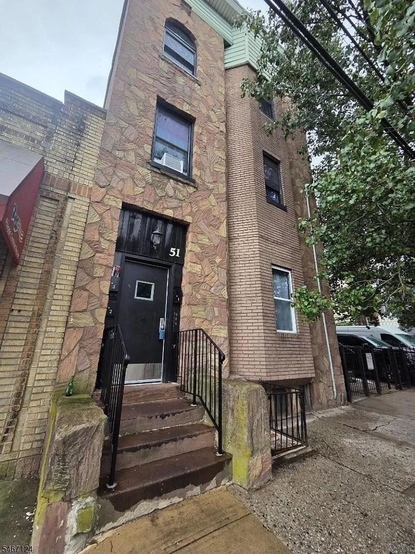 2 bed, 1.0 bath, $2,250 — Photo 1