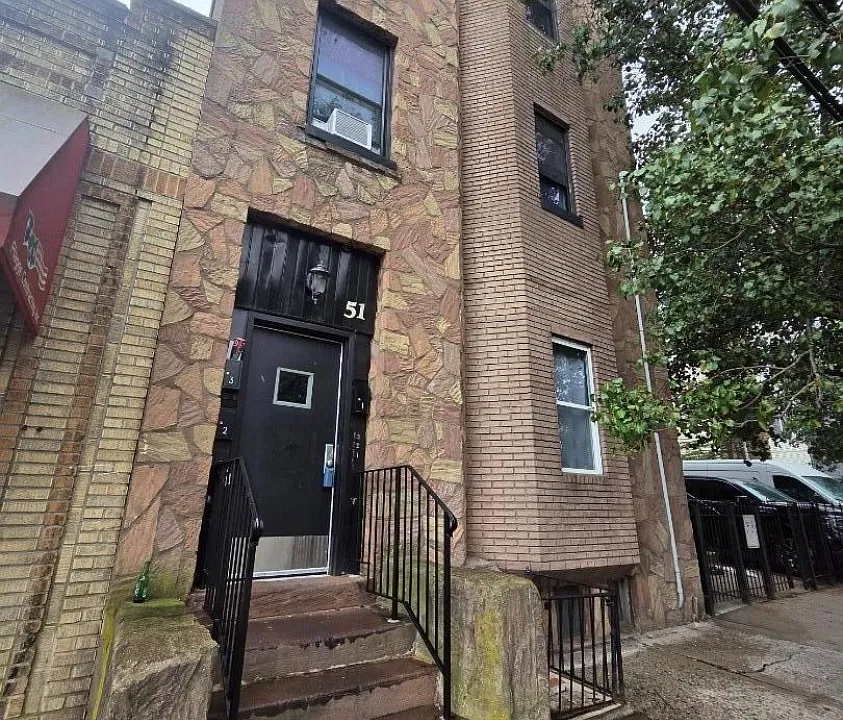 51 E Kinney St #3
