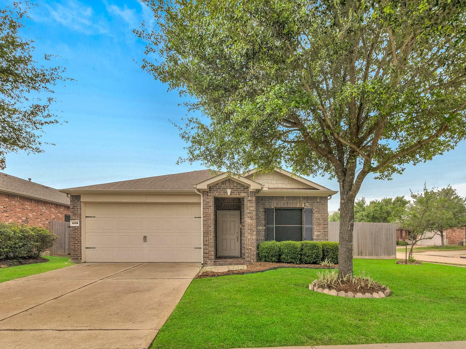 3 bed, 2.0 bath, 1528 sqft, $2,100 — Photo 3